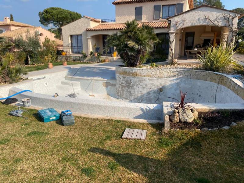 renovation piscine forme libre saint raphael 