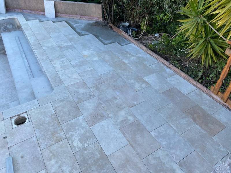 pose travertin plage piscine saint raphael 